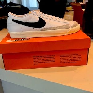Blazer low 77 size 15 white